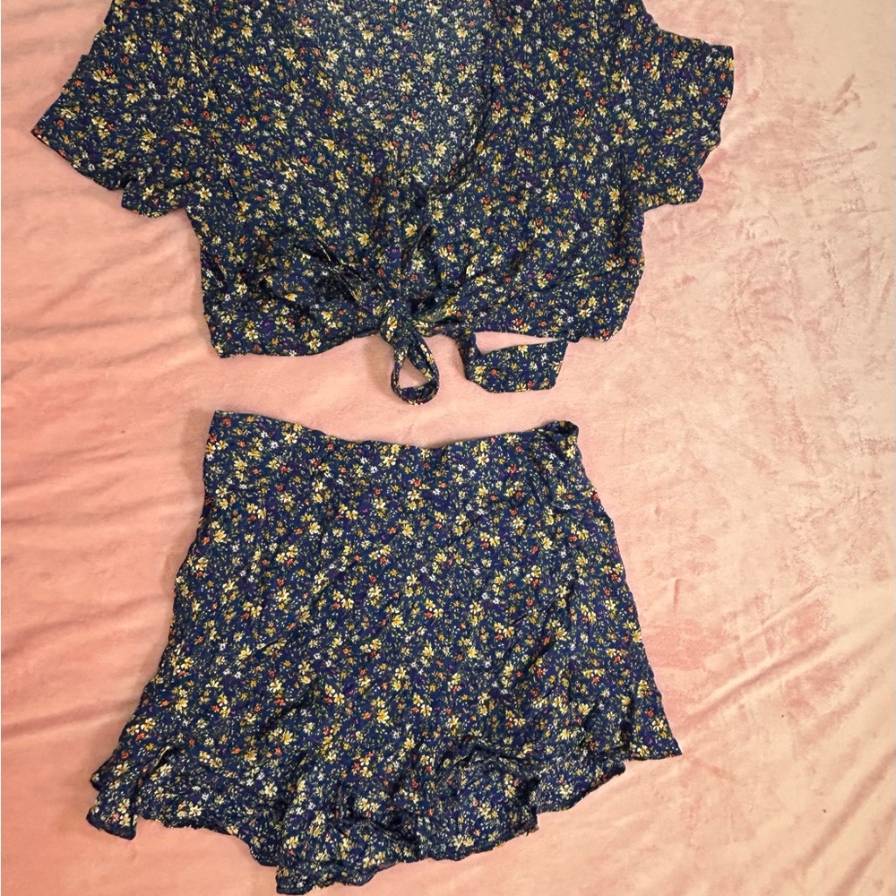 American Eagle Outfitters Blue Floral Top
